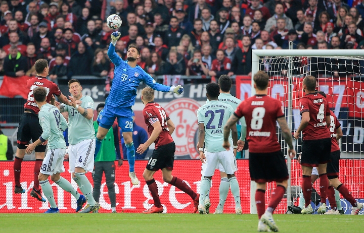 意甲第18轮，科莫迎战莱切，主队全取三分.